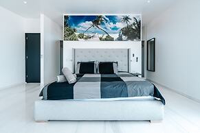 Gray Door Apartments - Adults Only