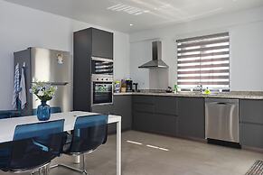 Gray Door Apartments - Adults Only