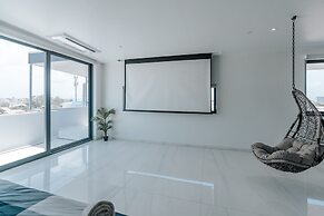 Gray Door Apartments - Adults Only