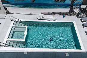 Gray Door Apartments - Adults Only