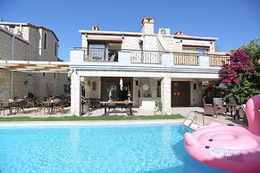 Fizzio Alacati Hotel