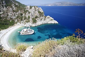 Maia Luxury Beach Hotel & Spa