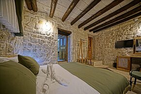 Vigneron Cave Hotel