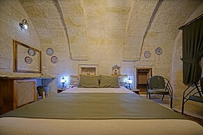 Vigneron Cave Hotel