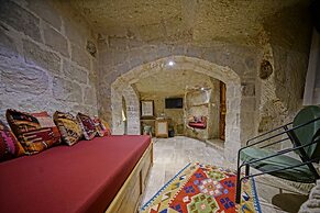 Vigneron Cave Hotel