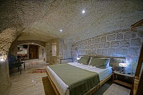Vigneron Cave Hotel