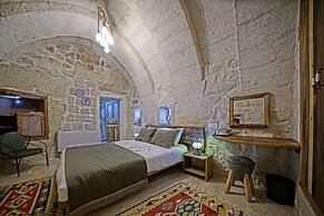 Vigneron Cave Hotel