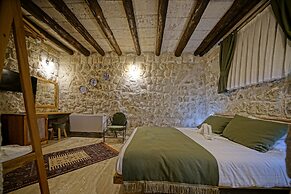 Vigneron Cave Hotel