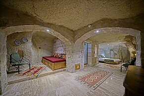 Vigneron Cave Hotel