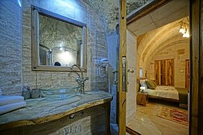 Vigneron Cave Hotel