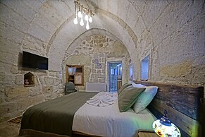 Vigneron Cave Hotel