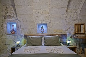 Vigneron Cave Hotel