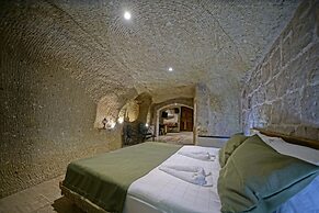 Vigneron Cave Hotel