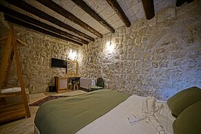 Vigneron Cave Hotel