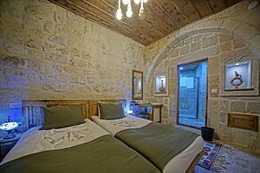 Vigneron Cave Hotel