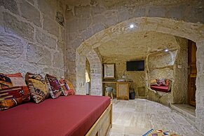 Vigneron Cave Hotel