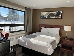 Champlain Motor Inn