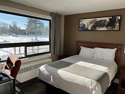 Champlain Motor Inn