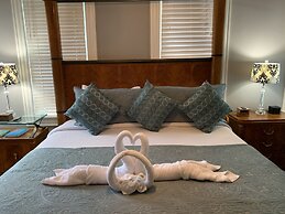 Peace & Plenty Inn Bed & Breakfast