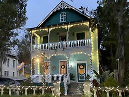 Peace & Plenty Inn Bed & Breakfast