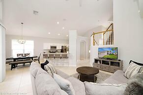 Dreamy Home, Just 3.5 Miles From Disney! CDC Cleaning, Huge Pool Area.