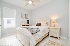 Dreamy Home, Just 3.5 Miles From Disney! CDC Cleaning, Huge Pool Area.