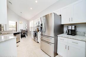 Dreamy Home, Just 3.5 Miles From Disney! CDC Cleaning, Huge Pool Area.