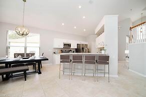 Dreamy Home, Just 3.5 Miles From Disney! CDC Cleaning, Huge Pool Area.