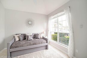 Dreamy Home, Just 3.5 Miles From Disney! CDC Cleaning, Huge Pool Area.