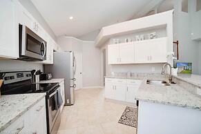 Dreamy Home, Just 3.5 Miles From Disney! CDC Cleaning, Huge Pool Area.