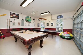 Lovely Lake Front Pool Home With CDC Cleaning Standards, Game Room #5h