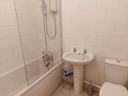 Tranquil Northampton Retreat