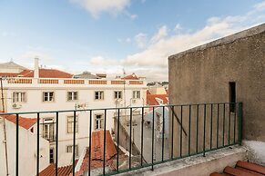 Attic Apartment With Balcony in Bairro Alto