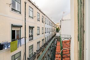 Attic Apartment With Balcony in Bairro Alto