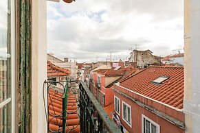 Attic Apartment With Balcony in Bairro Alto