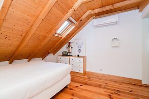 Attic Apartment With Balcony in Bairro Alto