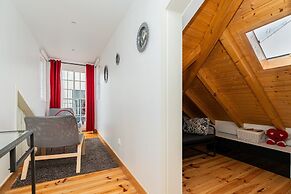 Attic Apartment With Balcony in Bairro Alto