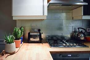 Stylish and Spacious Apartment With Terrace