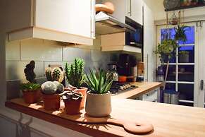 Stylish and Spacious Apartment With Terrace