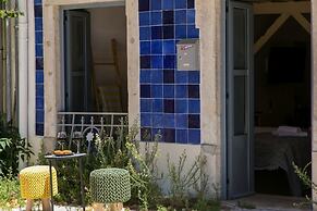 Original Photographers Studio Apartment in Alcântara