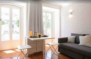 Sunny Photographer's Studio w Balcony in Alcântara