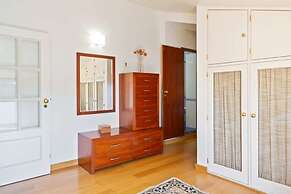Lovely 2 Bedroom Duplex Apt w Terrace in Cascais