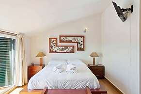 Lovely 2 Bedroom Duplex Apt w Terrace in Cascais