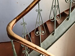 S12 2nd Floor Room in Elegant Apartment