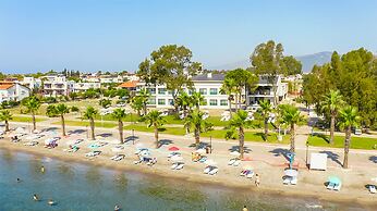 Dolunay Suit & Beach