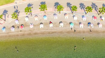 Dolunay Suit & Beach