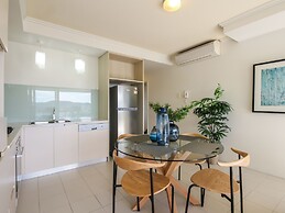 Urban Edge Apartments by Urban Rest