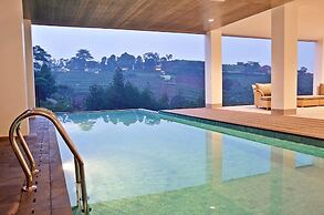 Kamala Villa 10 bedrooms with a private swimming pool