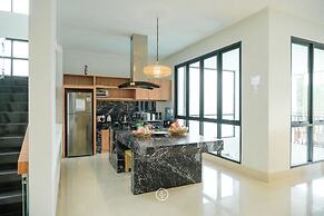 Kamala Villa 10 bedrooms with a private swimming pool