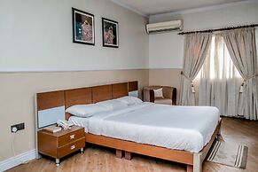 Quiet Pools Inn and Residence